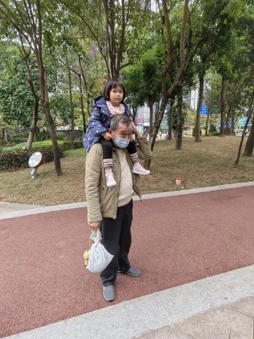 #迎虎年晒萌宠#我和爷爷