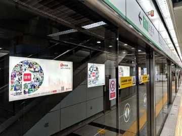 #在深圳地铁偶遇读特君#