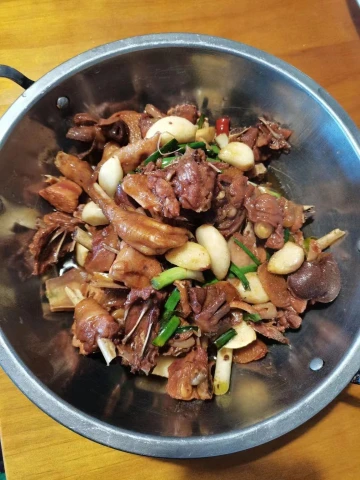 新年小年的美酒佳肴。