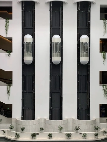 来深圳博物馆坐时空胶囊电梯吧