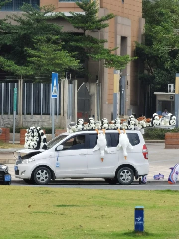 街头卖玩具的车