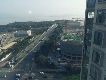 热火朝天的港大深圳医院二眀建设工地