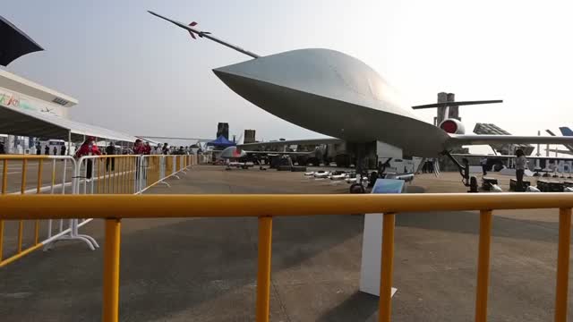2021珠海航展首日秀丨彩虹-6无人机首次公开亮相