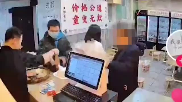 男子结账时自称探店要求免单