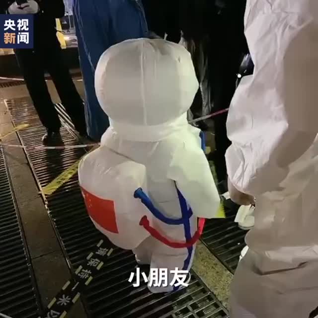 传递爱！抚慰了2021的微光瞬间