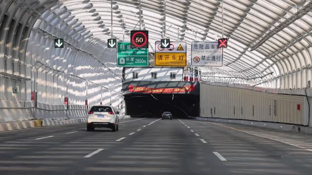 桂庙路东行隧道正式投入使用