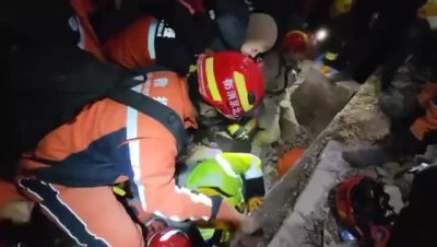 见证生命奇迹！中国救援队在土耳其成功救出第三名被困人员