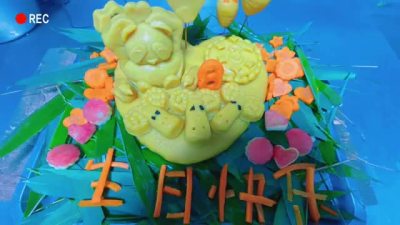 好萌的蛋糕！祝大熊猫萌兰八岁生日快乐！