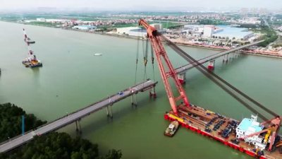广州沥心沙大桥风险跨梁被拆除 正抢建保通便桥