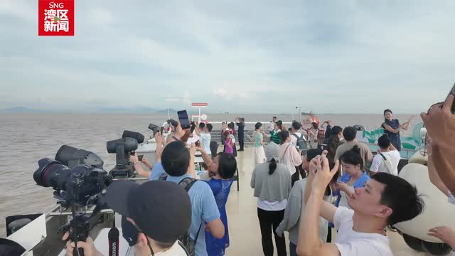 一起乘游船跨越深中大桥“海上看深中”