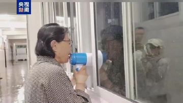 连续15年高考送考 张桂梅用小喇叭为学子送上祝福 