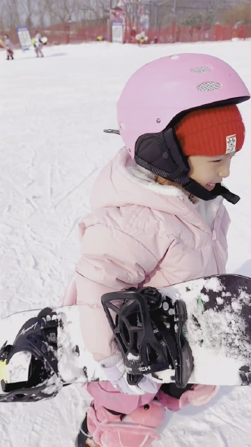 四岁宝宝第一次滑雪啦